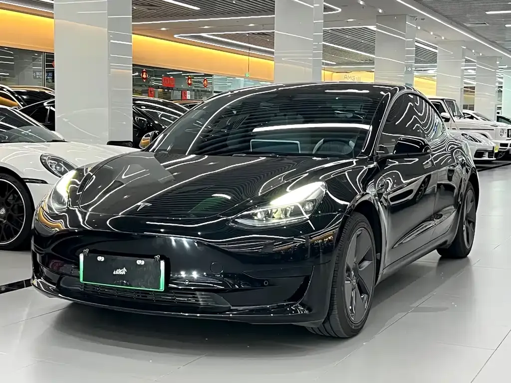 Tesla Model 3 — фото 1
