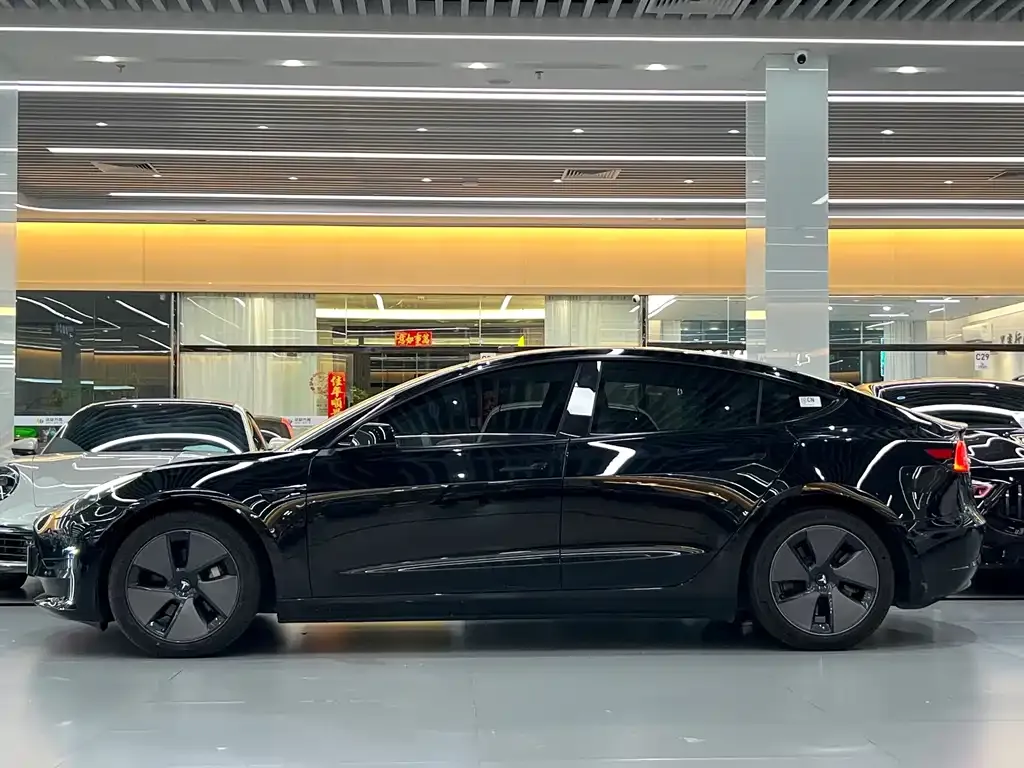 Tesla Model 3 — фото 3
