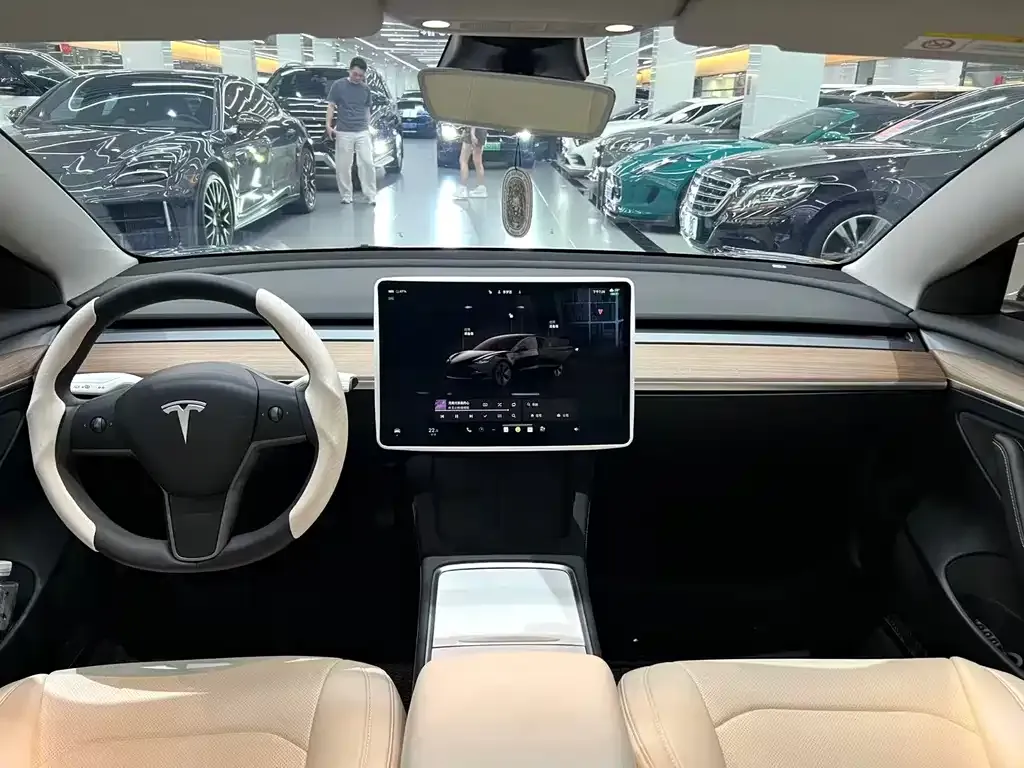 Tesla Model 3 — фото 8