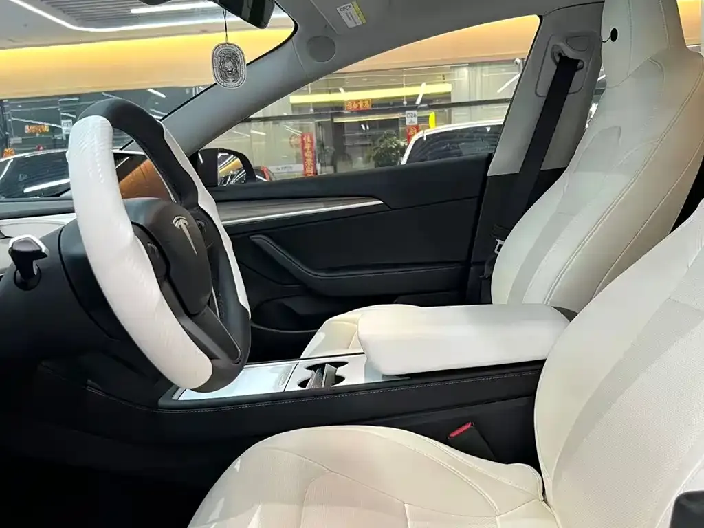 Tesla Model 3 — фото 4