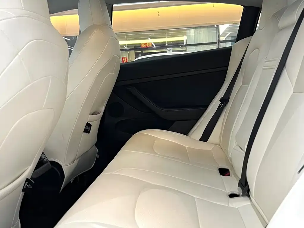 Tesla Model 3 — фото 10