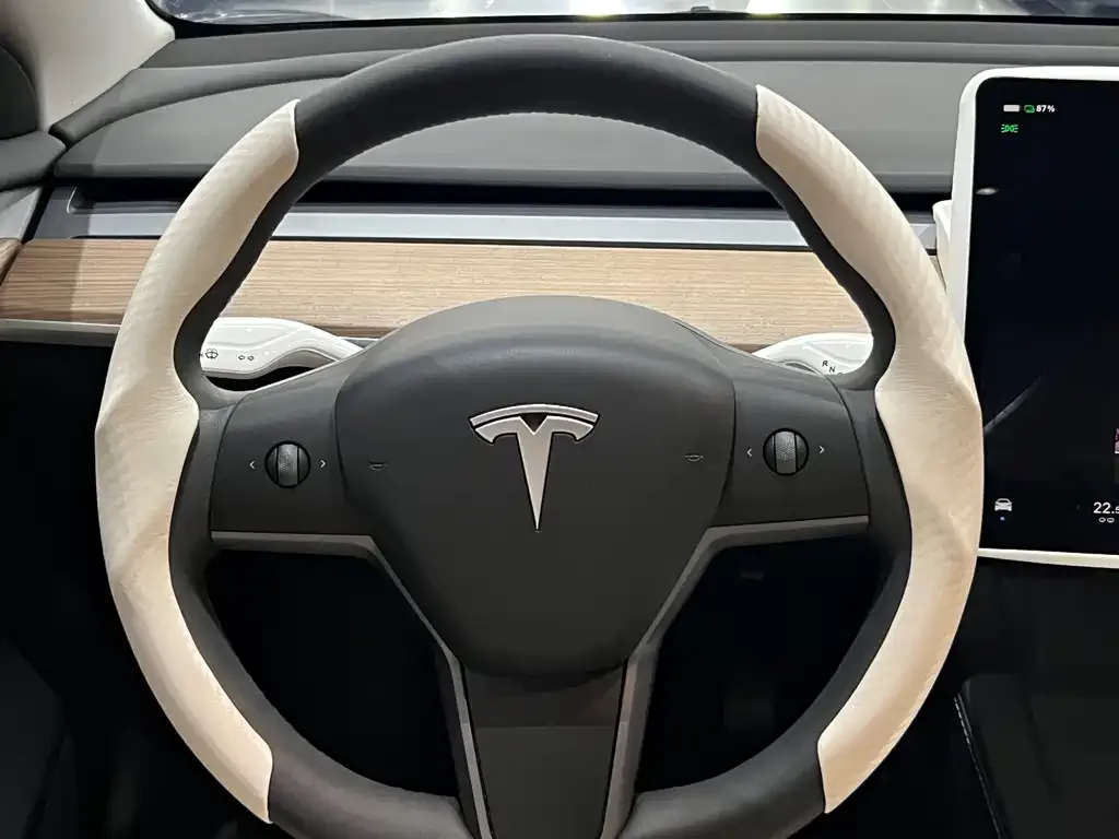 Tesla Model 3 — фото 9