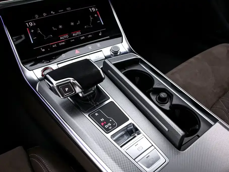 Audi A7L — фото 10