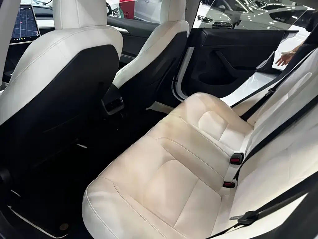 Tesla Model 3 — фото 3