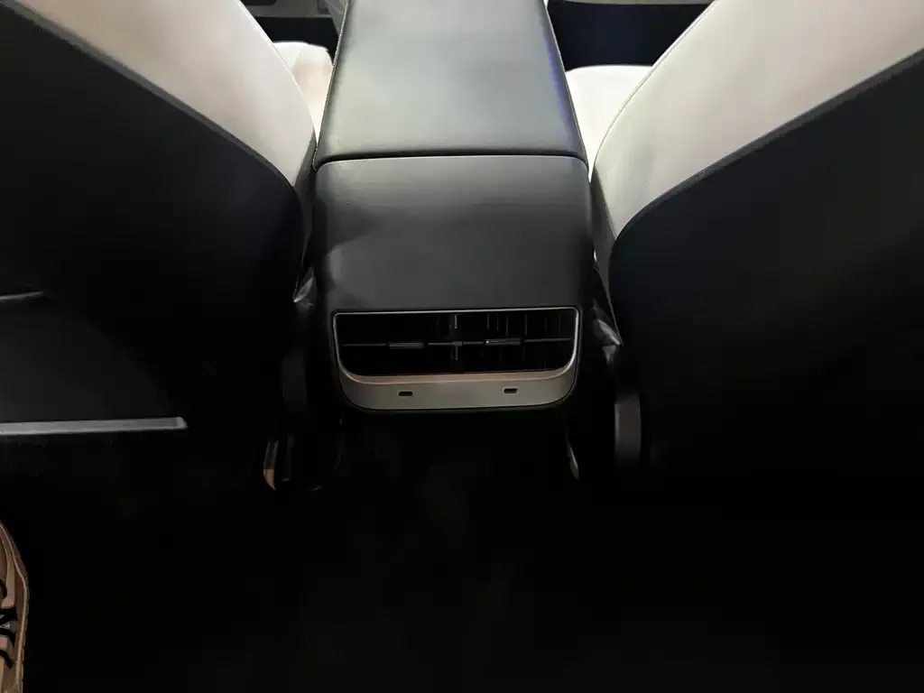 Tesla Model 3 — фото 4