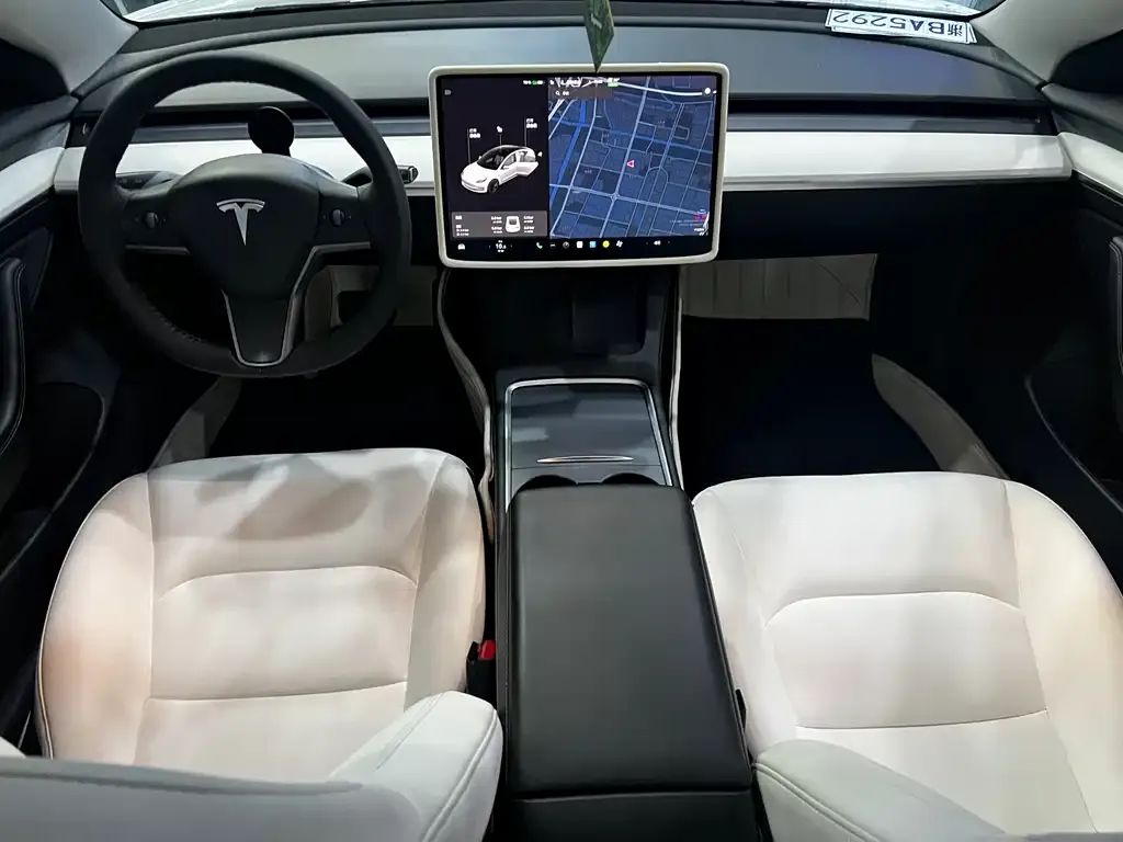 Tesla Model 3 — фото 7