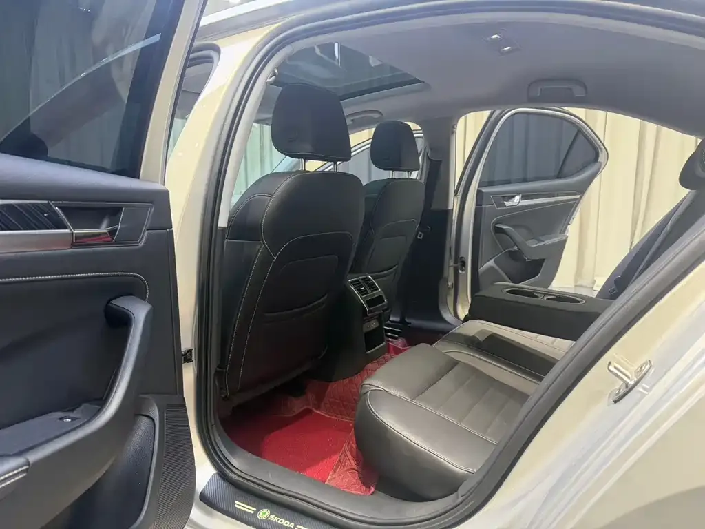 Skoda Superb 2023 из CN, фото 10