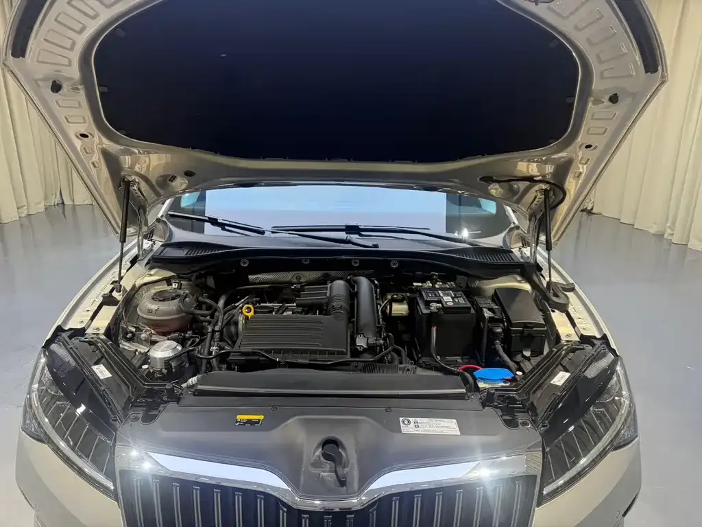 Skoda Superb 2023 из CN, фото 2