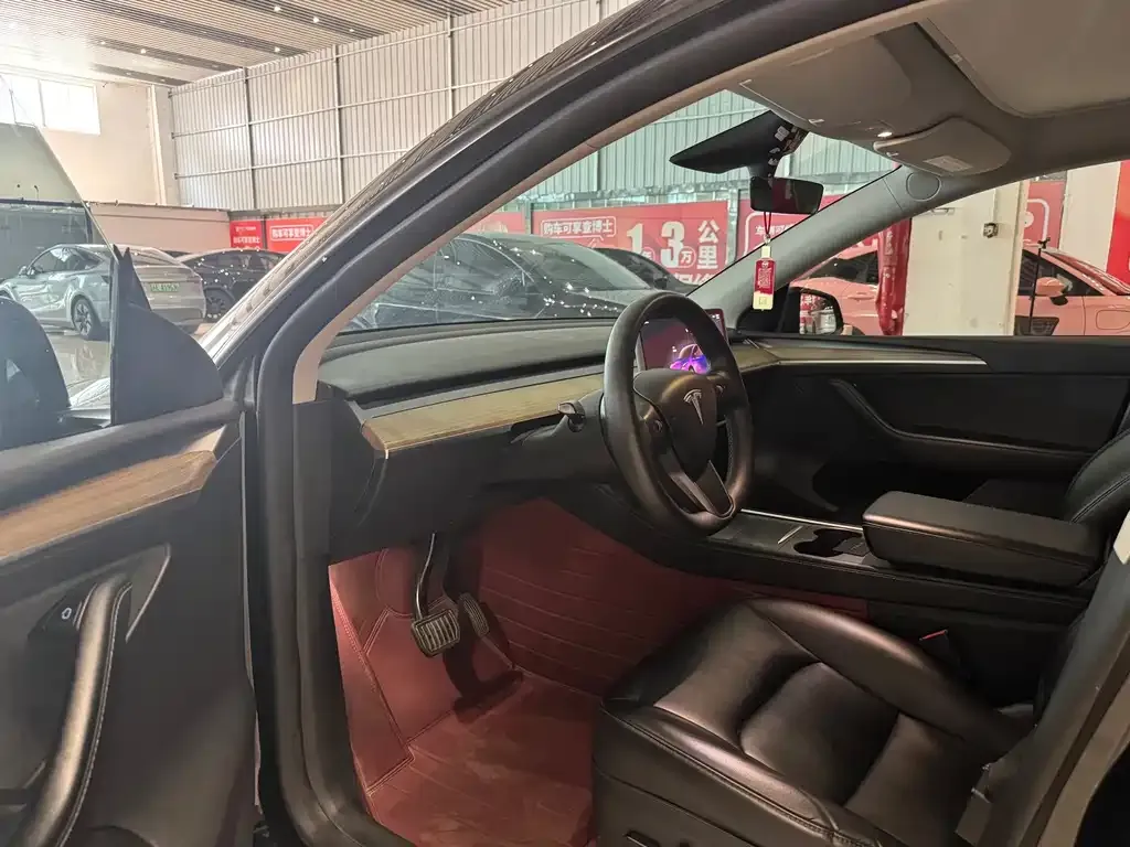 Tesla Model Y — фото 7