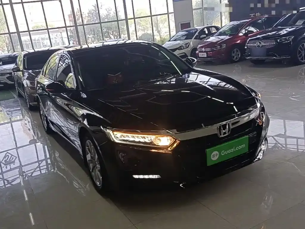 Honda Accord — фото 9