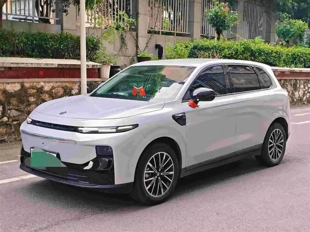 Leapmotor B10