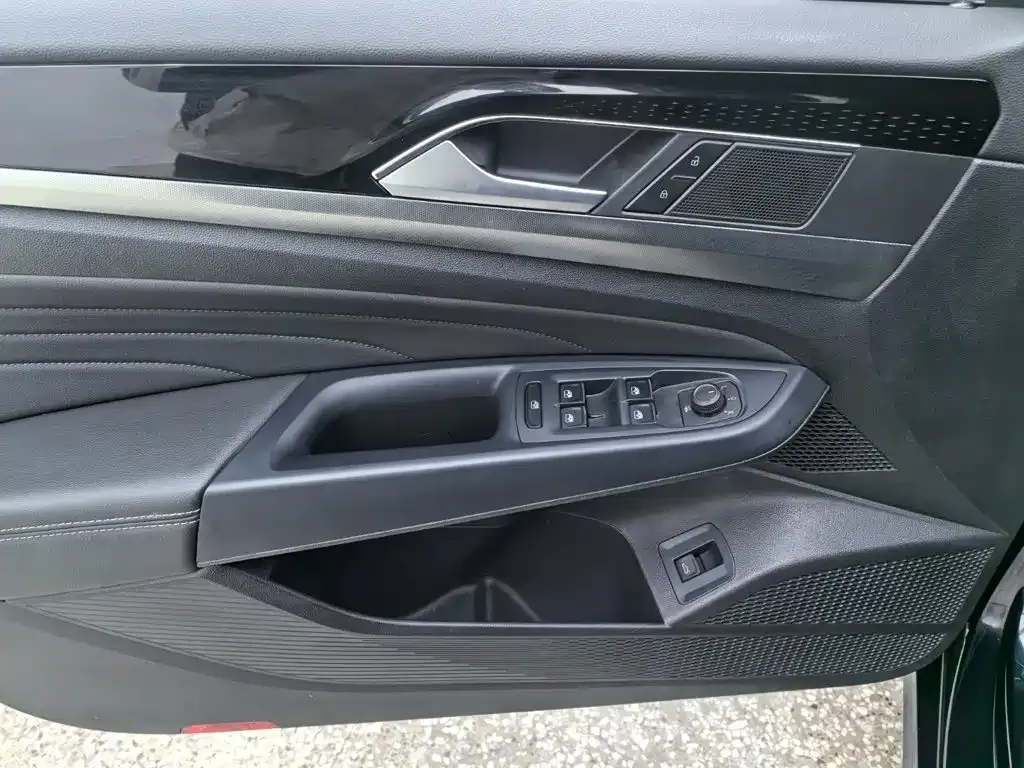Volkswagen Passat — фото 10