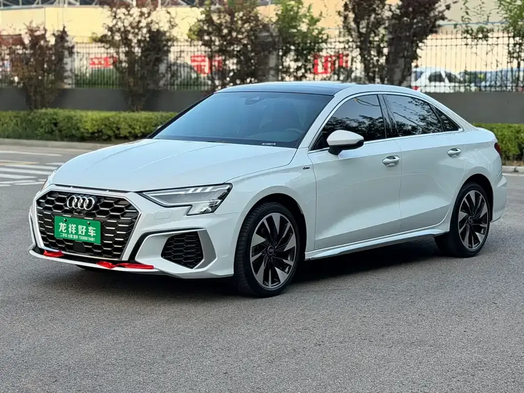 Audi A3 — фото 1