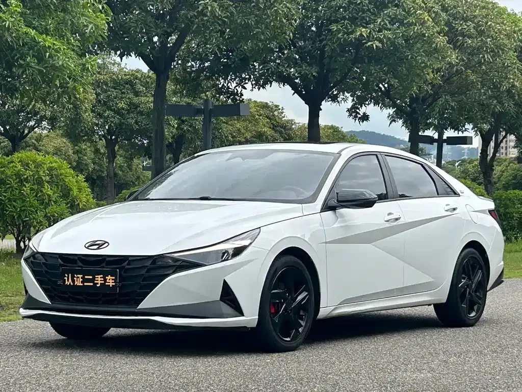 Hyundai Elantra — фото 1