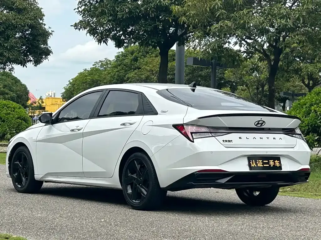 Hyundai Elantra — фото 5
