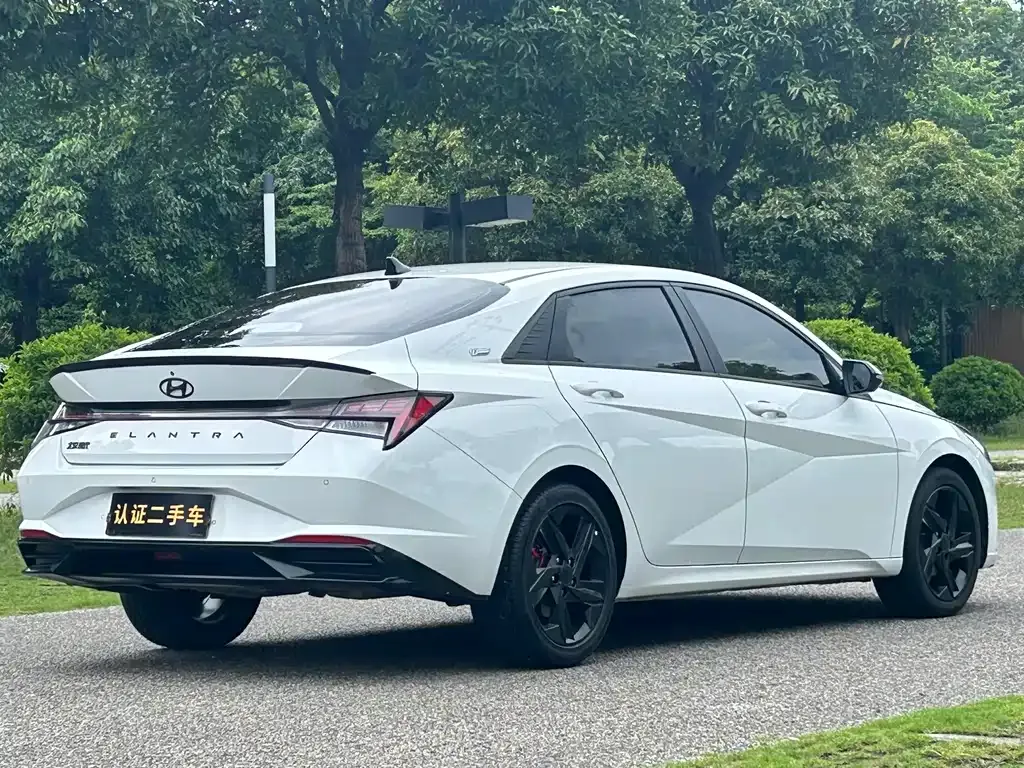 Hyundai Elantra — фото 10