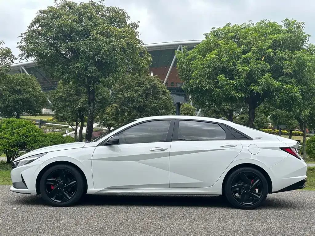 Hyundai Elantra — фото 6