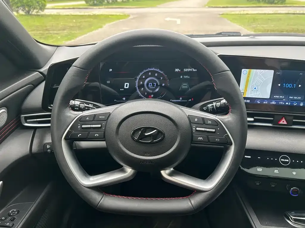 Hyundai Elantra — фото 3