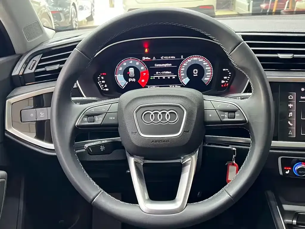 Audi Q3 — фото 10