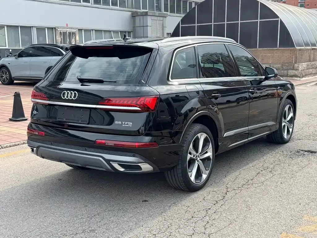 Audi Q7 — фото 8