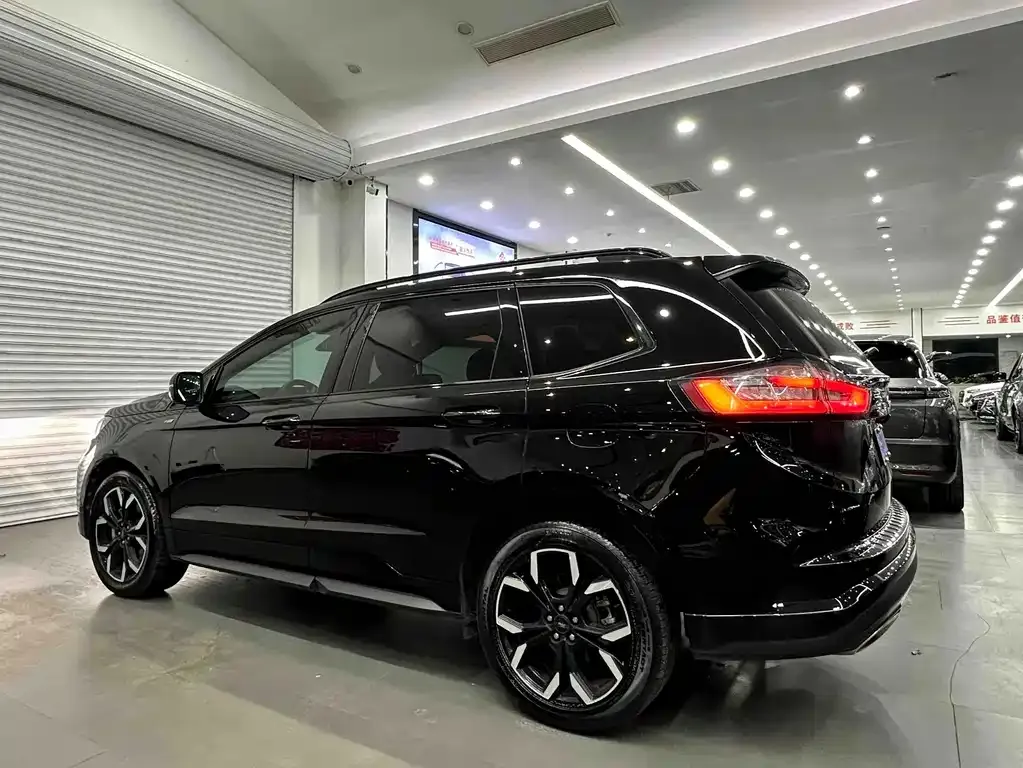 Ford Edge — фото 10