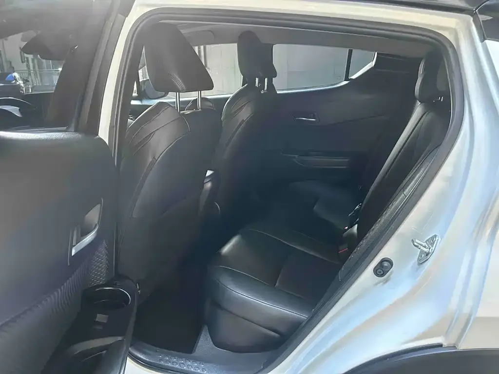 Toyota C-HR 2022 из CN, фото 2