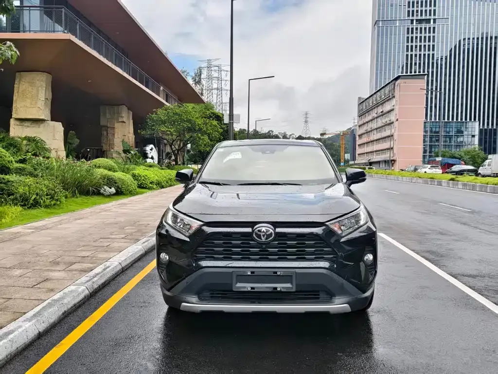 Toyota RAV4 — фото 7