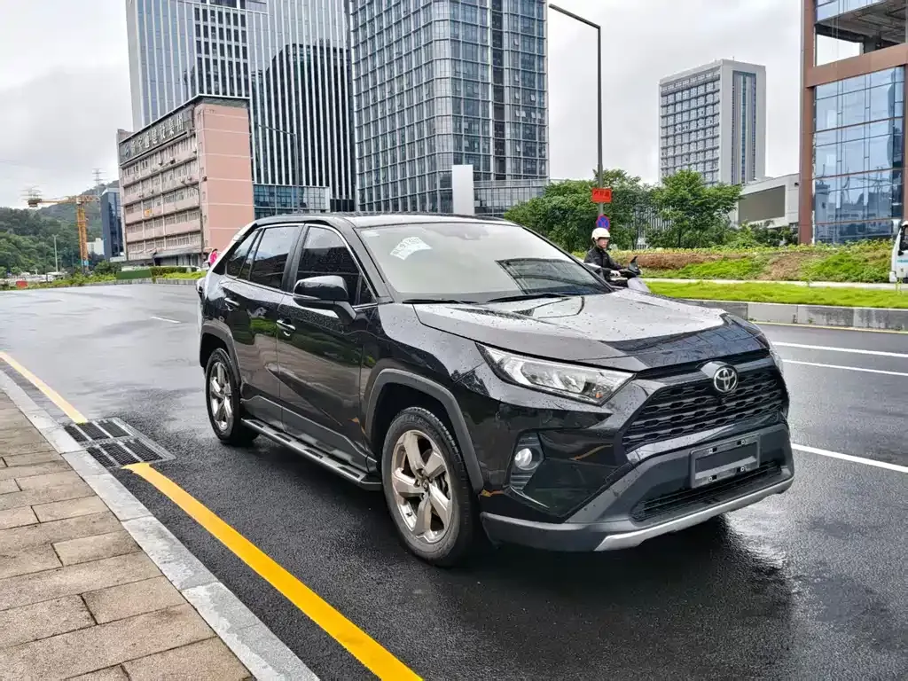 Toyota RAV4 — фото 4