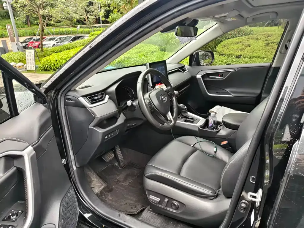 Toyota RAV4 — фото 6
