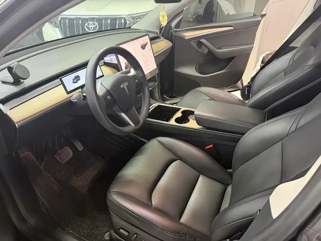 Tesla Model Y — фото 2