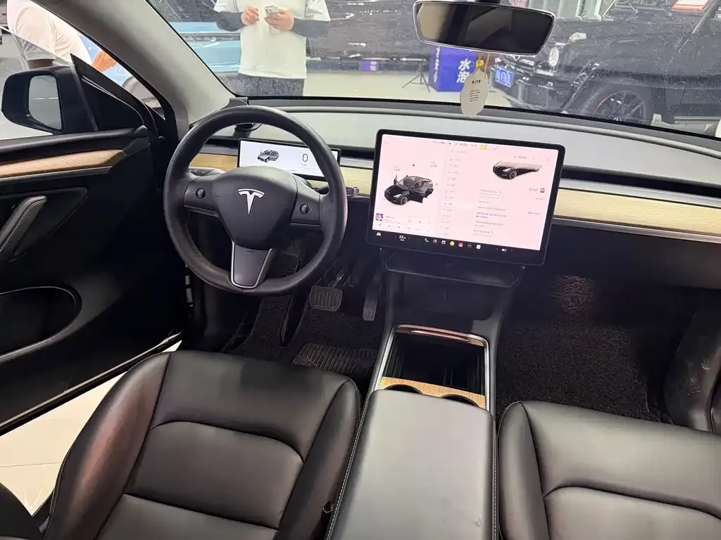Tesla Model Y — фото 3