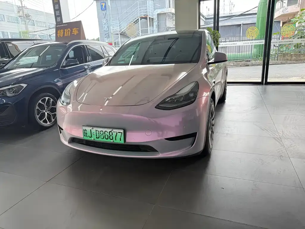 Tesla Model Y — фото 1