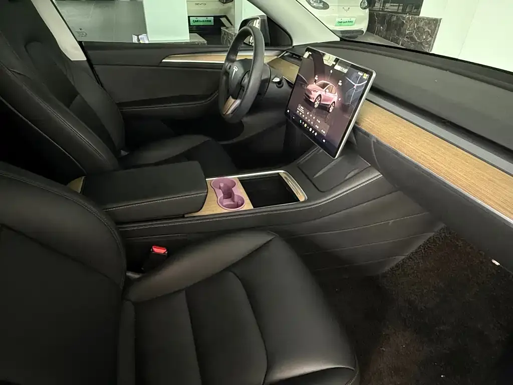 Tesla Model Y — фото 4