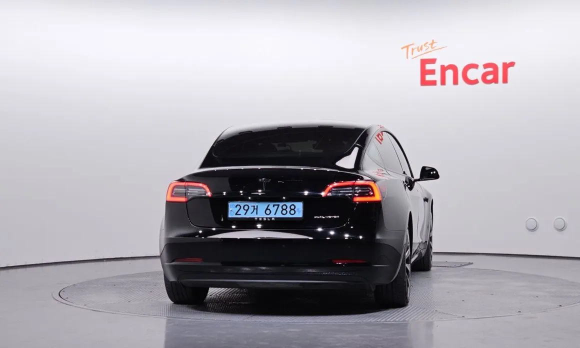 Tesla Model 3 — фото 3