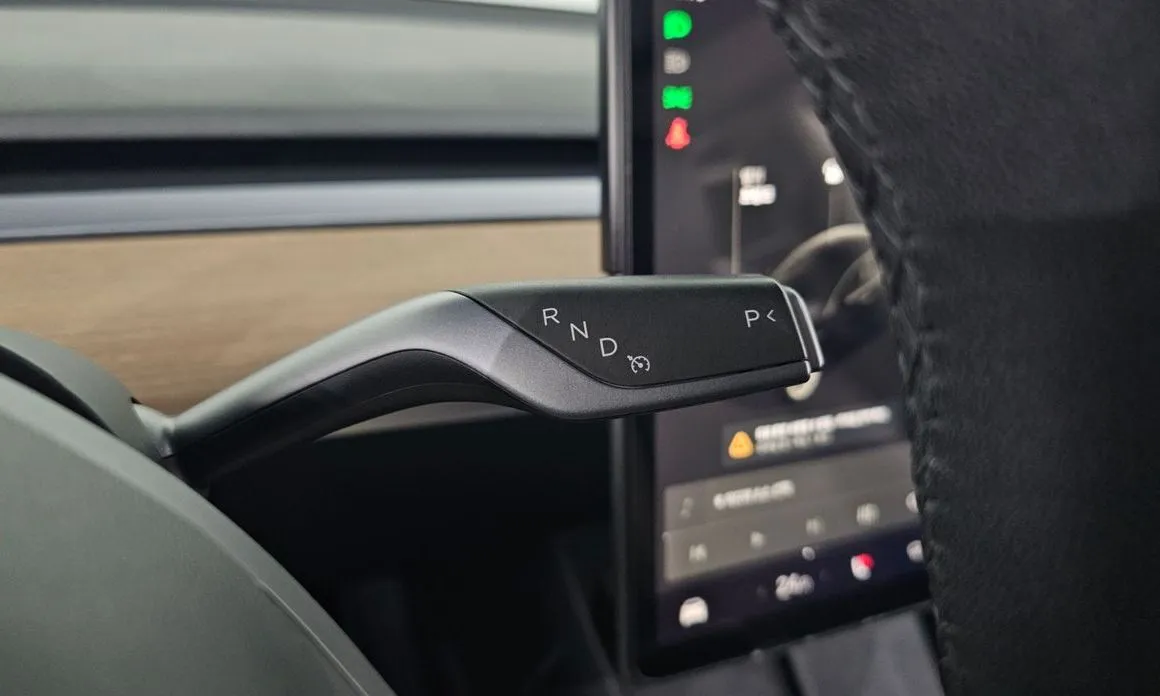 Tesla Model 3 — фото 4