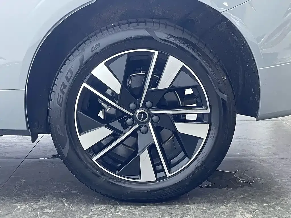 Volvo XC60 — фото 10
