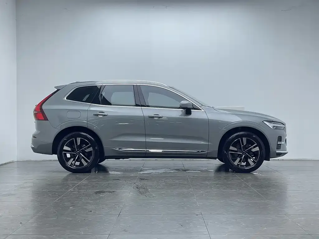 Volvo XC60 — фото 9