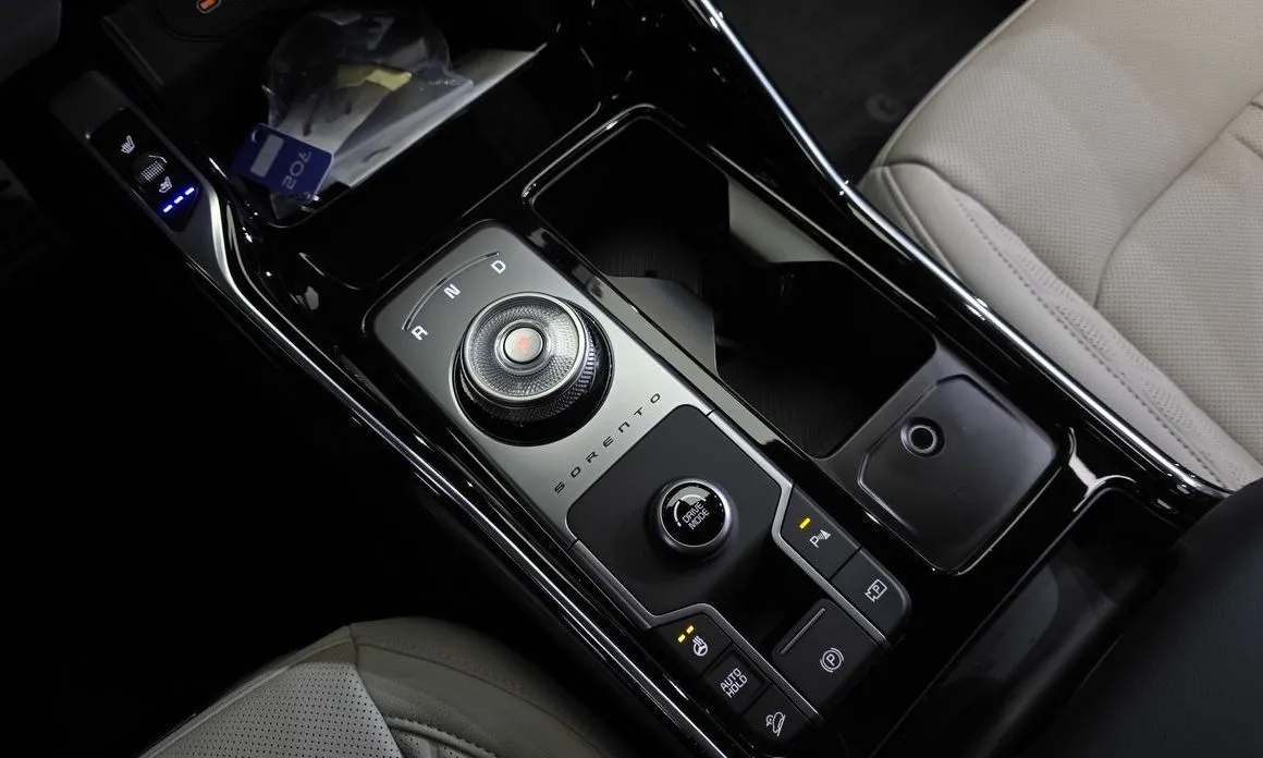 Kia Sorento — фото 8