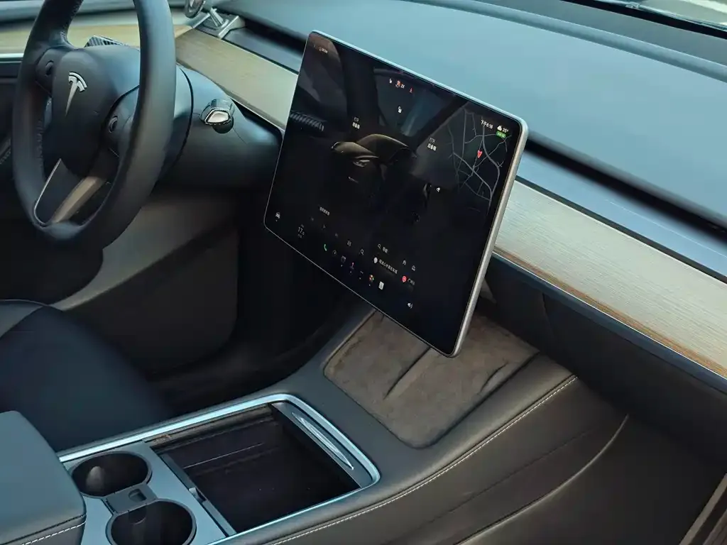 Tesla Model Y — фото 2
