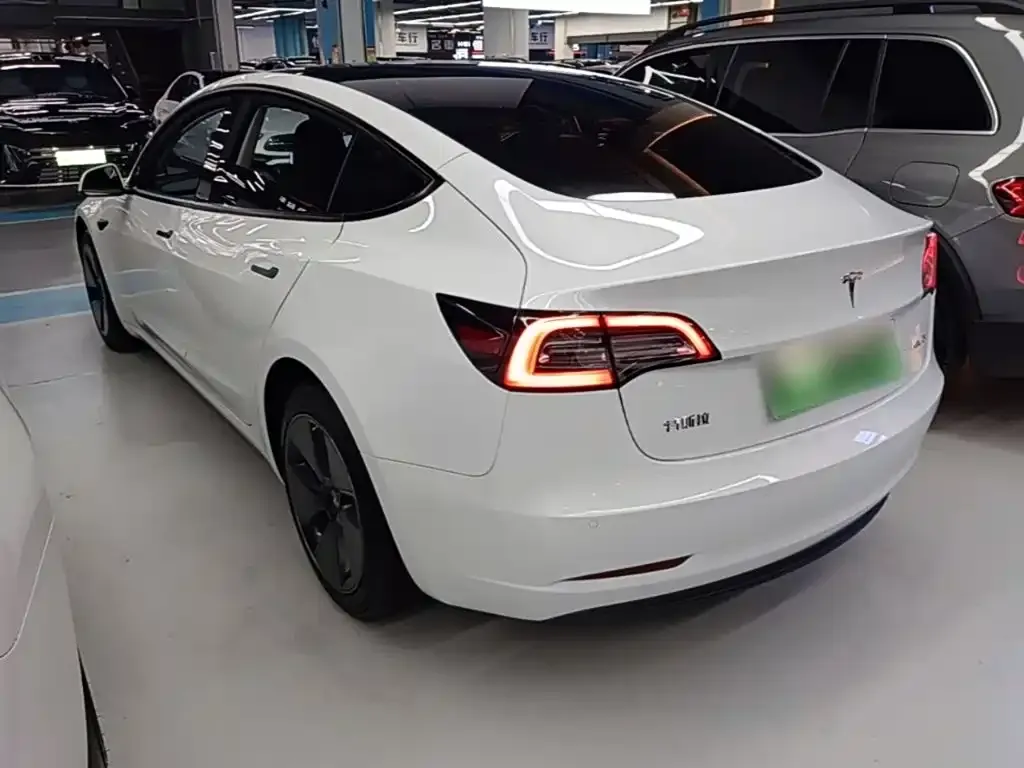 Tesla Model 3 — фото 7