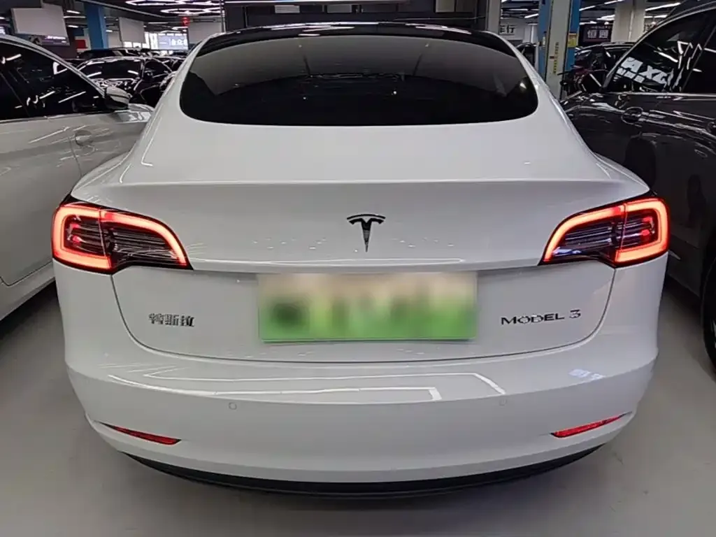 Tesla Model 3 — фото 4