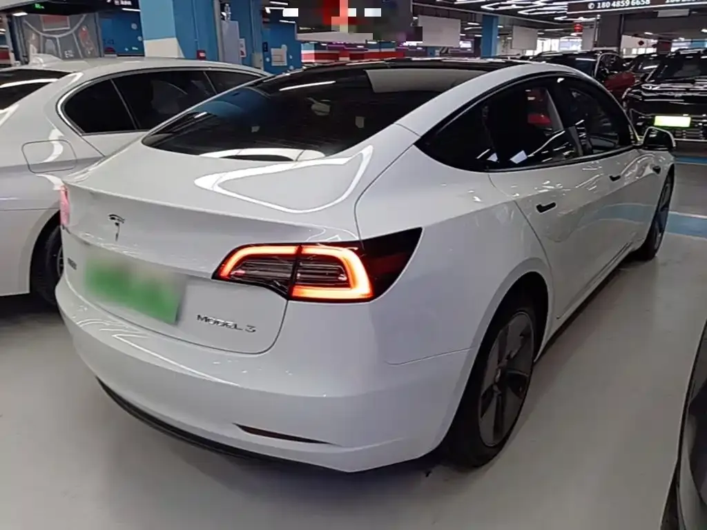 Tesla Model 3 — фото 3