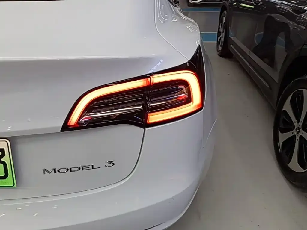 Tesla Model 3 — фото 5