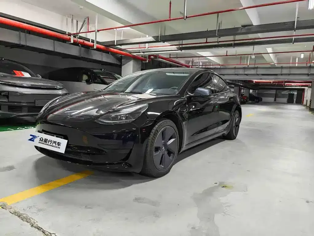 Tesla Model 3 — фото 1