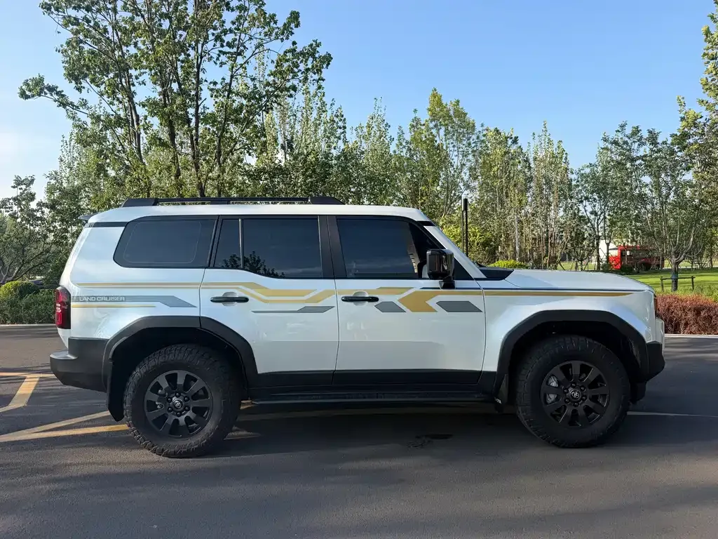 Toyota Prado — фото 10