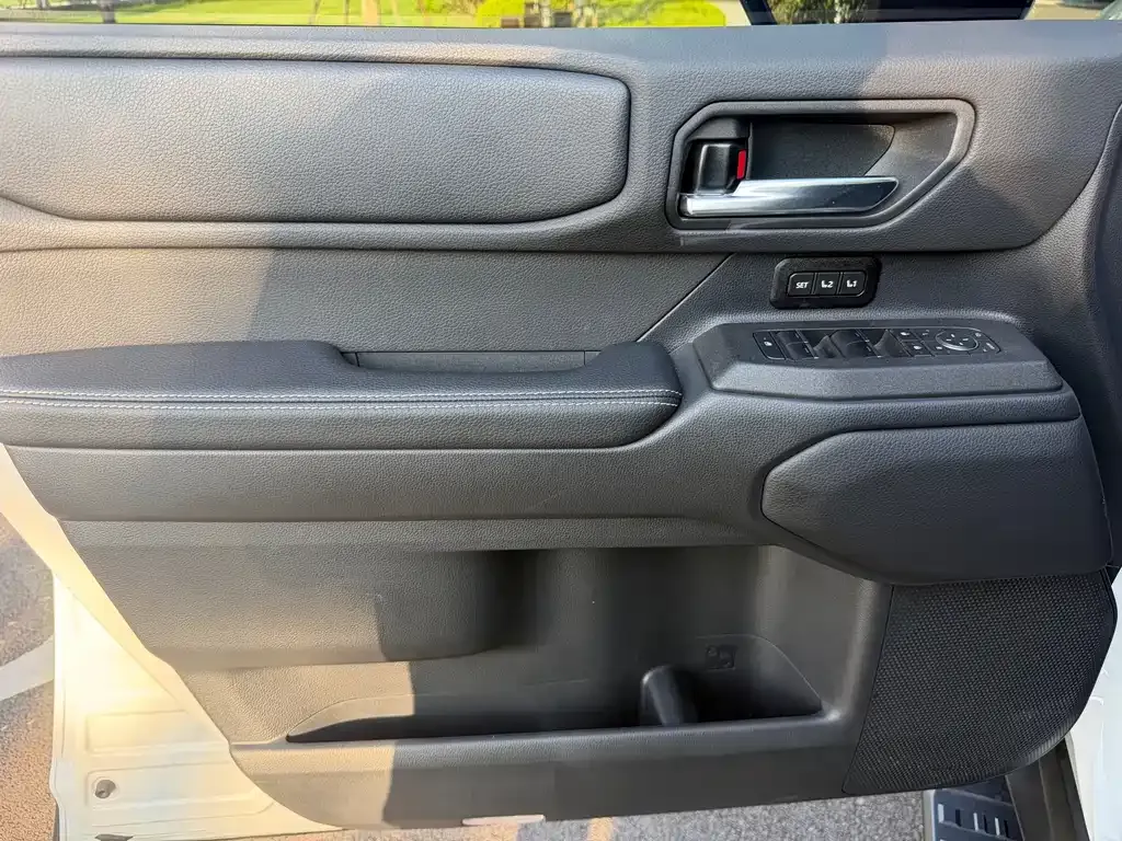 Toyota Prado — фото 9
