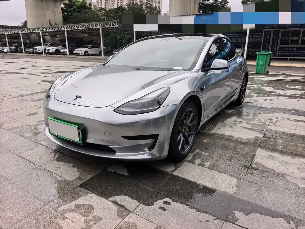 Tesla Model 3 — фото 1