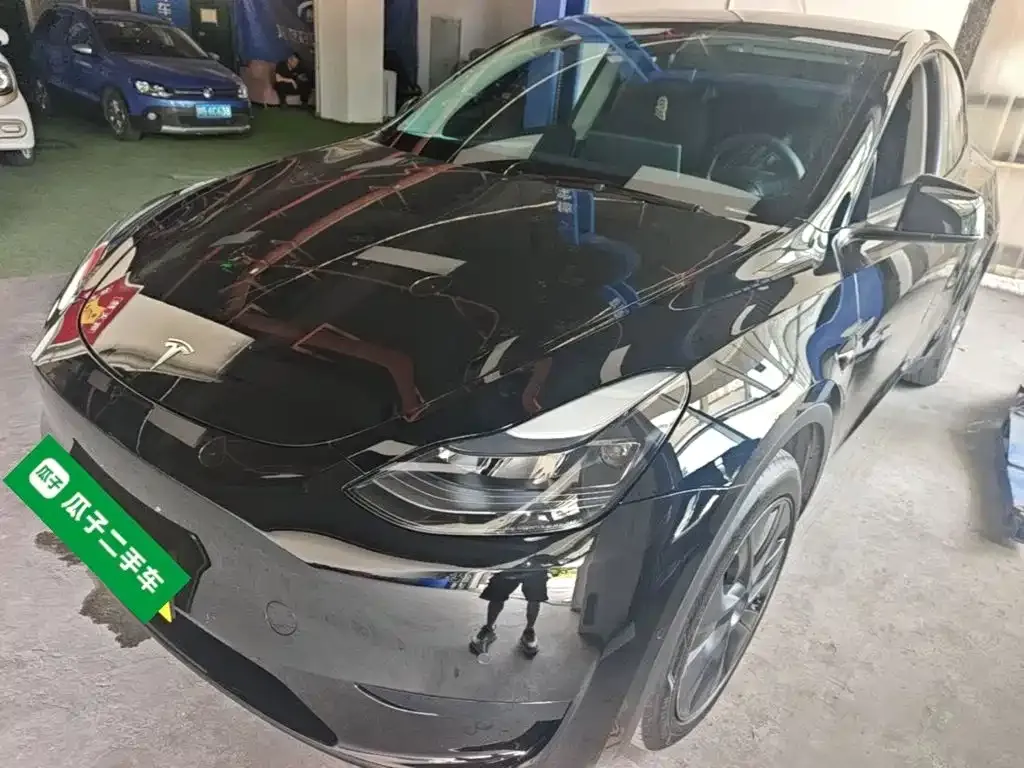 Tesla Model Y — фото 1