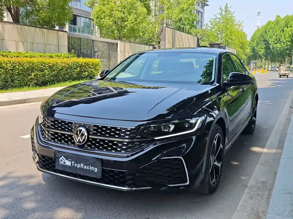 Volkswagen Passat — фото 1