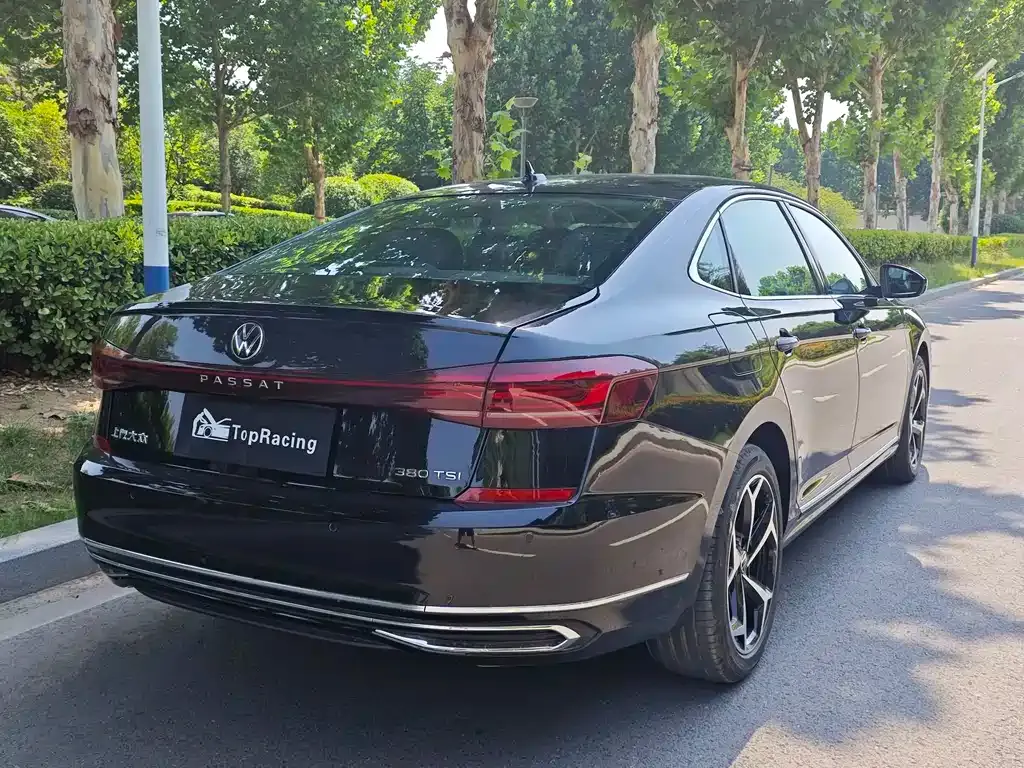 Volkswagen Passat — фото 6